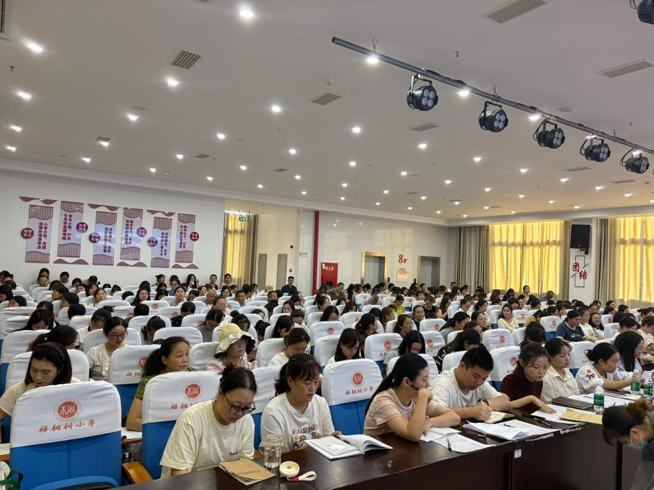 荣县小学语文培训现场.png